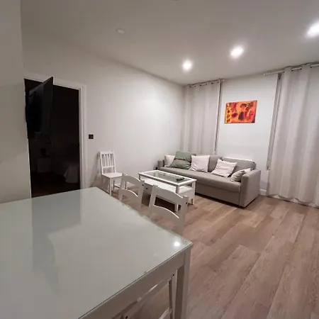 2 Privadas Con 1 Baño Privado, Salon Y Cocina *