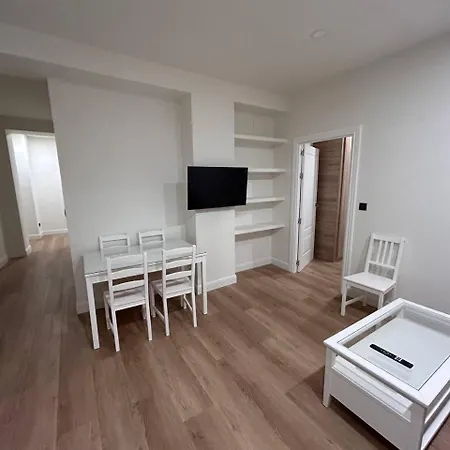 Apartamento 2 Privadas Con 1 Baño Privado, Salon Y Cocina *