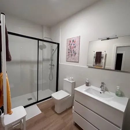2 Privadas Con 1 Bano Privado, Salon Y Cocina شقة بلباو